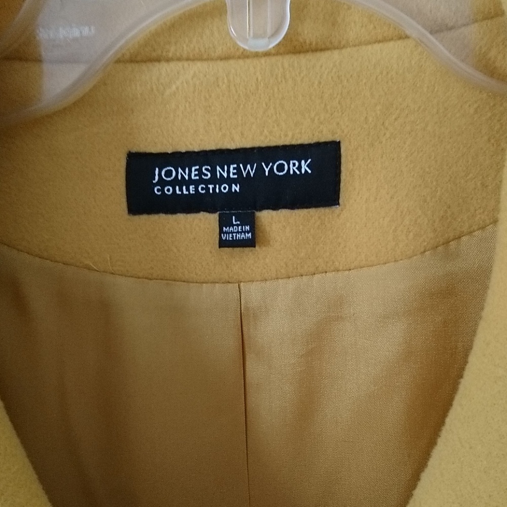 Beautiful spring/fall jacket - Picture 2 of 3